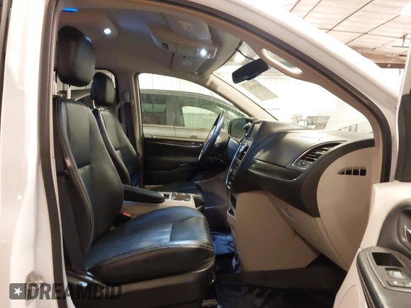 2016 Chrysler Town & Country Touring with VIN 2C4RC1BG1GR185657, listed as a IAAI auction lot 41905462 with 167,142 mi miles and . Bid and sale history available at DreamBid. Image 5.