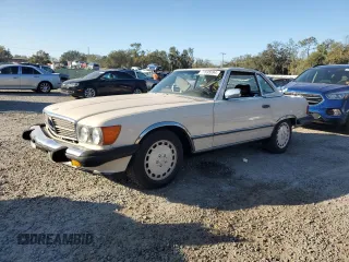 1988 Mercedes-Benz 560 SL with VIN WDBBA48D5JA080281, listed as a Copart auction lot 77695694 with 123,913 mi miles and Salvage Title. Bid and sale history available at carsss.com. Image 1.