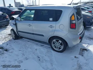 2011 Kia Soul ! with VIN KNDJT2A25B7288261, listed as a IAAI auction lot 41595542 with 132,754 mi miles. Bid and sale history available at carsss.com. Image 3.