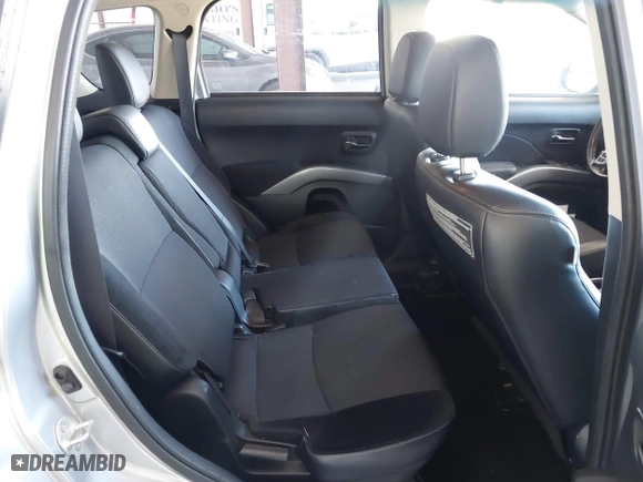 2013 Mitsubishi Outlander SE with VIN JA4JT3AW7DU012087, listed as a IAAI auction lot 41853230 with 162,824 mi miles. Bid and sale history available at carsss.com. Image 8.