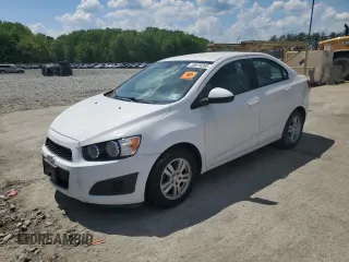 2012 Chevrolet Sonic LS z VIN 1G1JA5SH2C4175471, wystawiony jako Copart lot #55970285 z przebiegiem Nie podano mil oraz Czysty tytuł • Clean title. Historia ofert i sprzedaży dostępna na DreamBid. Obrazek 1.