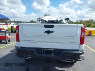 2024 Chevrolet Silverado 1500 Custom Trail Boss with VIN 3GCUDCED6RG354939, listed as a IAAI auction lot 40639035 with 42 mi miles. Bid and sale history available at carsss.com. Image 16.
