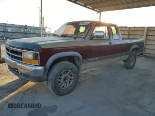 1993 Dodge Dakota z VIN 1B7GG23Y1PS228983, wystawiony jako Copart lot #86064534 z przebiegiem 237 006 mil mil oraz Szkoda całkowita • Salvage title. Historia ofert i sprzedaży dostępna na DreamBid. Obrazek 1.