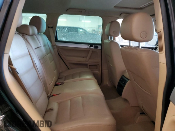 2009 Volkswagen Touareg VR6 z VIN WVGBE77L29D015958, wystawiony jako Copart lot #52019505 z przebiegiem 179 339 mil mil oraz Czysty tytuł • Clean title. Historia ofert i sprzedaży dostępna na DreamBid. Obrazek 11.