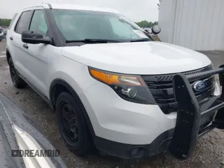 2015 Ford Utility Police Interceptor with VIN 1FM5K8AR9FGB32861, listed as a IAAI auction lot 41520920 with 102,242 mi miles. Bid and sale history available at carsss.com. Image 1.
