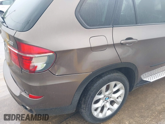 2012 BMW X5 35i z VIN 5UXZV4C51CL749379, wystawiony jako IAAI lot #42494275 z przebiegiem 137 768 mil mil oraz . Historia ofert i sprzedaży dostępna na DreamBid. Obrazek 6.