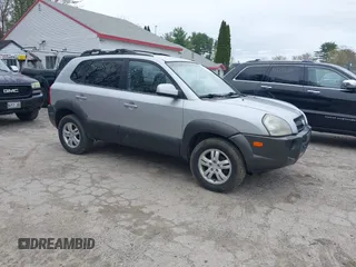 2007 Hyundai Tucson SE with VIN KM8JN72D37U595035, listed as a IAAI auction lot 42198427 with 184,750 mi miles and . Bid and sale history available at DreamBid. Image 1.
