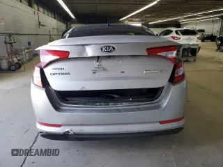 2013 Kia Optima EX z VIN KNAGM4AD3D5057004, wystawiony jako Copart lot #56042015 z przebiegiem 129 626 mil mil oraz Szkoda całkowita • Salvage title. Historia ofert i sprzedaży dostępna na DreamBid. Obrazek 6.