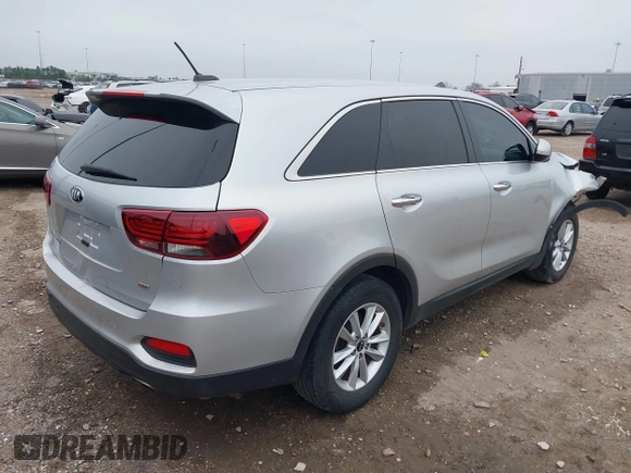 2020 Kia Sorento LX with VIN 5XYPG4A31LG698420, listed as a IAAI auction lot 41586003 with 101,458 mi miles. Bid and sale history available at carsss.com. Image 4.