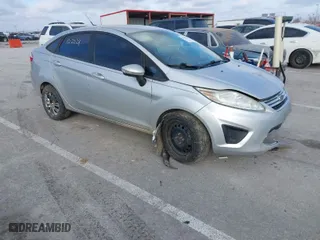 2015 Ford Fiesta SE with VIN 3FADP4BJ1FM220222, listed as a IAAI auction lot 41209318 with 113,134 mi miles. Bid and sale history available at carsss.com. Image 1.