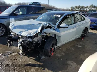2025 Volkswagen Jetta GLI Autobahn z VIN 3VW2T7BU7SM014130, wystawiony jako Copart lot #84542294 z przebiegiem Nie podano mil oraz Szkody całkowita. Historia ofert i sprzedaży dostępna na DreamBid. Obrazek 1.