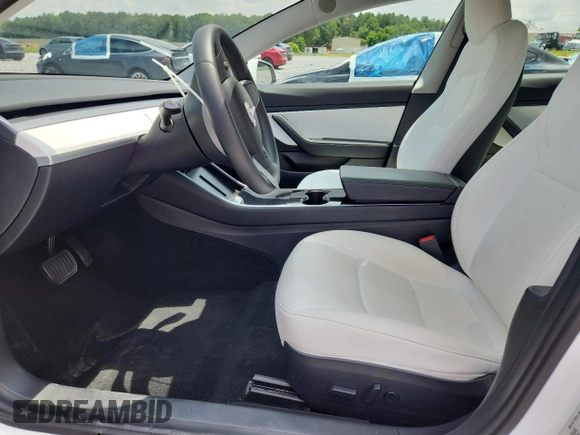 2020 Tesla Model 3 Standard Range Plus z VIN 5YJ3E1EA5LF599103, wystawiony jako Copart lot #59159465 z przebiegiem 32 614 mil mil oraz Czysty tytuł • Clean title. Historia ofert i sprzedaży dostępna na DreamBid. Obrazek 7.