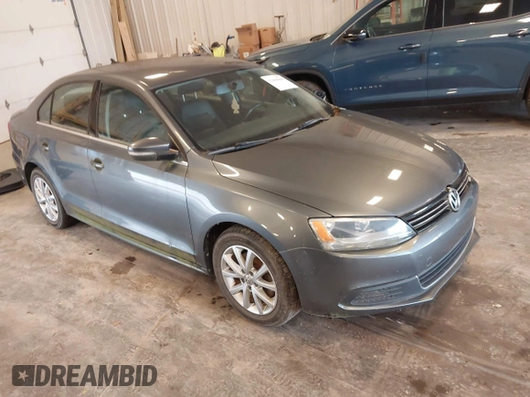 2014 Volkswagen Jetta SE z VIN 3VWD07AJ2EM400385, wystawiony jako IAAI lot #42668600 z przebiegiem 172 180 mil mil oraz . Historia ofert i sprzedaży dostępna na DreamBid. Obrazek 1.