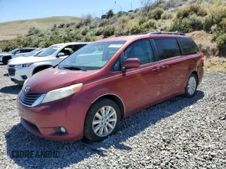 2012 Toyota Sienna XLE z VIN 5TDDK3DC0CS041425, wystawiony jako Copart lot #60286305 z przebiegiem 214 634 mil mil oraz Szkoda całkowita • Salvage title. Historia ofert i sprzedaży dostępna na DreamBid. Obrazek 1.