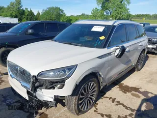 2021 Lincoln Aviator Reserve z VIN 5LM5J7WC6MGL12195, wystawiony jako IAAI lot #42159567 z przebiegiem 95 199 mil mil oraz . Historia ofert i sprzedaży dostępna na DreamBid. Obrazek 2.