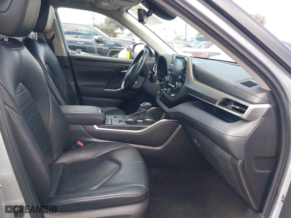 2020 Toyota Highlander XLE with VIN 5TDGZRAH5LS502260, listed as a IAAI auction lot 41743209 with 105,108 mi miles. Bid and sale history available at carsss.com. Image 5.