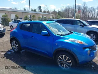 2011 Nissan Juke SL with VIN JN8AF5MV6BT017333, listed as a IAAI auction lot 41888660 with 82,059 mi miles. Bid and sale history available at carsss.com. Image 1.