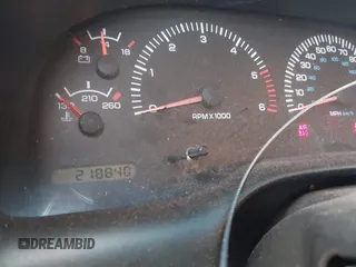 1998 Dodge 1500 z VIN 3B7HC13Y5WG166701, wystawiony jako IAAI lot #42059031 z przebiegiem 218 840 mil mil oraz . Historia ofert i sprzedaży dostępna na DreamBid. Obrazek 7.