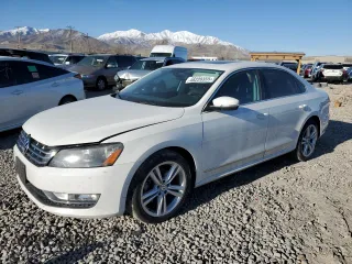 2014 Volkswagen Passat SEL Premium z VIN 1VWCN7A30EC100232, wystawiony jako Copart lot #48228355 z przebiegiem 127 832 mil mil oraz Szkody całkowita. Historia ofert i sprzedaży dostępna na DreamBid. Obrazek 1.
