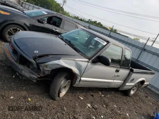 1994 GMC Sonoma with VIN 1GTCS19Z4RK505197, listed as a Copart auction lot 70470204 with 425,937 mi miles and Non Repairable. Bid and sale history available at carsss.com. Image 2.