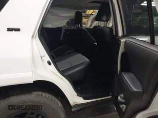 2022 Toyota 4Runner SR5 Premium с VIN JTENU5JR1N6056873, выставлен на аукционе IAAI как лот 42060542 с пробегом 41 883 миль миль и . История ставок и продаж доступна на DreamBid. Изображение 8.