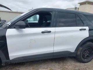 2021 Ford Police Interceptor Utility z VIN 1FM5K8ABXMGA46944, wystawiony jako IAAI lot #42087400 z przebiegiem 82 623 mil mil oraz . Historia ofert i sprzedaży dostępna na DreamBid. Obrazek 13.