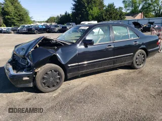 1999 Mercedes-Benz E 320 z VIN WDBJF65H6XA826407, wystawiony jako Copart lot #57271945 z przebiegiem 119 403 mil mil oraz Szkoda całkowita • Salvage title. Historia ofert i sprzedaży dostępna na DreamBid. Obrazek 1.