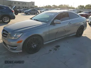 2012 Mercedes-Benz C 350 z VIN WDDGJ5HB3CF853000, wystawiony jako Copart lot #73855394 z przebiegiem 193 379 mil mil oraz Czysty tytuł • Clean title. Historia ofert i sprzedaży dostępna na DreamBid. Obrazek 1.
