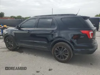 2018 Ford Explorer XLT z VIN 1FM5K7D89JGC52102, wystawiony jako Copart lot #62730855 z przebiegiem 49 949 mil mil oraz Czysty tytuł • Clean title. Historia ofert i sprzedaży dostępna na DreamBid. Obrazek 2.