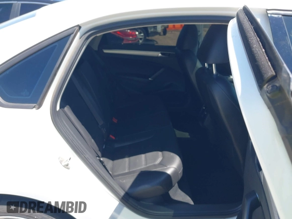 2019 Volkswagen Passat Wolfsburg Edition z VIN 1VWLA7A36KC008789, wystawiony jako IAAI lot #42293081 z przebiegiem 79 354 mil mil oraz . Historia ofert i sprzedaży dostępna na DreamBid. Obrazek 8.
