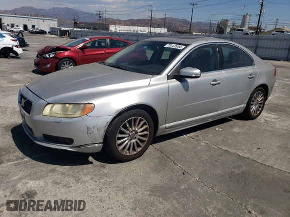 2008 Volvo S80 3.2L with VIN YV1AS982081064192, listed as a Copart auction lot 70442604 with 135,774 mi miles and Salvage Title. Bid and sale history available at carsss.com. Image 1.