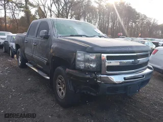 2010 Chevrolet Silverado 1500 LS with VIN 3GCRKREA9AG151200, listed as a IAAI auction lot 41172064 with 113,662 mi miles. Bid and sale history available at carsss.com. Image 1.