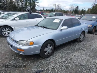 1996 Toyota Camry DX with VIN JT2BG12K2T0396941, listed as a IAAI auction lot 41593032 with 205,514 mi miles. Bid and sale history available at carsss.com. Image 2.