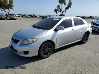 2010 Toyota Corolla z VIN 1NXBU4EE2AZ322377, wystawiony jako Copart lot #55354965 z przebiegiem 171 666 mil mil oraz Szkoda całkowita • Salvage title. Historia ofert i sprzedaży dostępna na DreamBid. Obrazek 1.