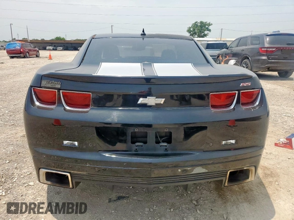 2010 Chevrolet Camaro 2SS z VIN 2G1FK1EJ9A9202184, wystawiony jako Copart lot #56233775 z przebiegiem 224 925 mil mil oraz Szkody całkowita. Historia ofert i sprzedaży dostępna na DreamBid. Obrazek 6.