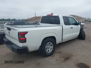 2022 Nissan Frontier S z VIN 1N6ED1CL3NN653158, wystawiony jako IAAI lot #42577134 z przebiegiem 29 543 mil mil oraz . Historia ofert i sprzedaży dostępna na DreamBid. Obrazek 4.