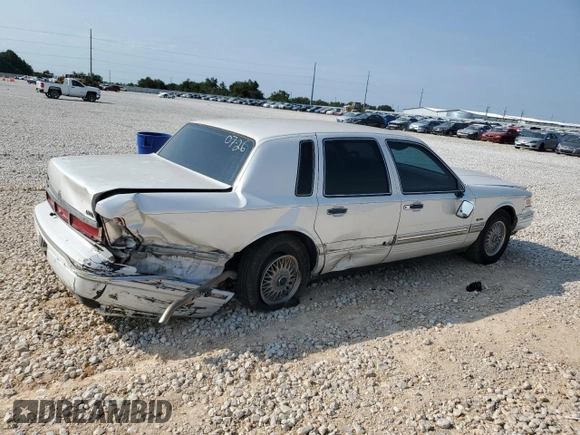 1997 Lincoln Town Car Signature z VIN 1LNLM82W9VY681894, wystawiony jako Copart lot #71467034 z przebiegiem 129 142 mil mil oraz Szkody całkowita. Historia ofert i sprzedaży dostępna na DreamBid. Obrazek 3.
