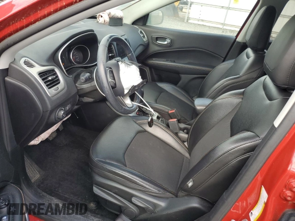 2020 Jeep Compass Latitude z VIN 3C4NJDBB1LT129848, wystawiony jako Copart lot #56048045 z przebiegiem 42 449 mil mil oraz Szkoda całkowita • Salvage title. Historia ofert i sprzedaży dostępna na DreamBid. Obrazek 7.