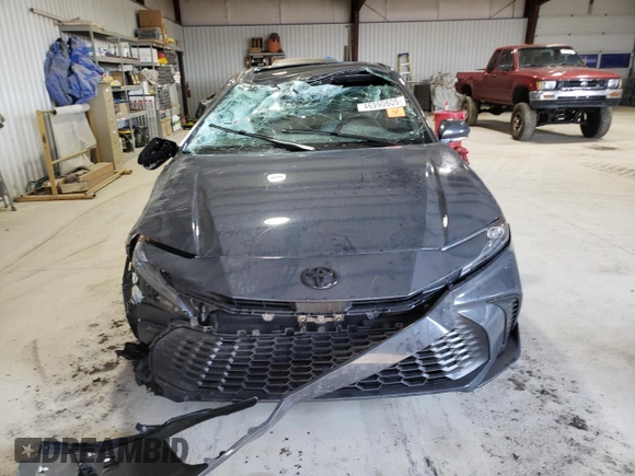 2025 Toyota Camry LE with VIN 4T1DAACK9SU556042, listed as a Copart auction lot 46990605 with 10,468 mi miles and Salvage Title. Bid and sale history available at DreamBid. Image 5.