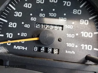 1998 Toyota 4Runner SR5 z VIN JT3GN86RXW0058568, wystawiony jako IAAI lot #38222829 z przebiegiem 217 390 mil mil oraz . Historia ofert i sprzedaży dostępna na DreamBid. Obrazek 7.