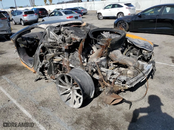2019 McLaren 570S with VIN SBM13FAA4KW007983, listed as a Copart auction lot 64694102 with NaN miles. Bid and sale history available at carsss.com. Image 3.