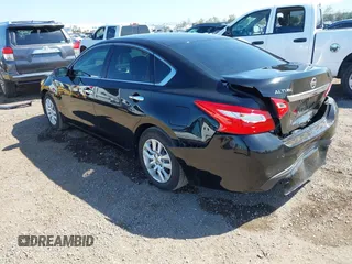2016 Nissan Altima SV with VIN 1N4AL3AP0GC222075, listed as a IAAI auction lot 41994168 with 118,215 mi miles and . Bid and sale history available at carsss.com. Image 3.