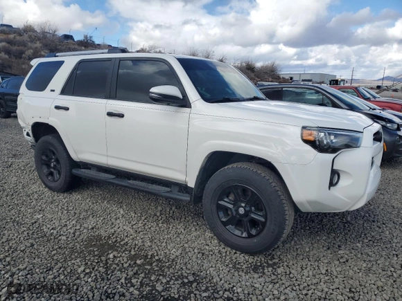 2020 Toyota 4Runner SR5 with VIN JTEBU5JR9L5778002, listed as a Copart auction lot 44457465 with 92,025 mi miles and Salvage Title. Bid and sale history available at carsss.com. Image 4.