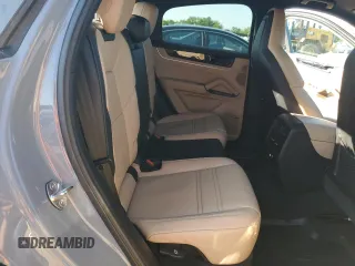 2024 Porsche Cayenne z VIN WP1BA2AY2RDA52904, wystawiony jako Copart lot #61576575 z przebiegiem 16 883 mil mil oraz Szkoda całkowita • Salvage title. Historia ofert i sprzedaży dostępna na DreamBid. Obrazek 11.