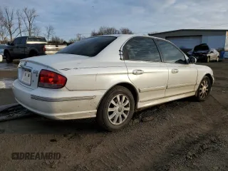 2004 Hyundai Sonata GLS with VIN KMHWF35H84A957433, listed as a Copart auction lot 82852774 with 187,857 mi miles and Salvage Title. Bid and sale history available at carsss.com. Image 3.