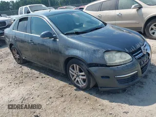 2007 Volkswagen Jetta 2.5 z VIN 3VWRF71K67M131095, wystawiony jako IAAI lot #42561971 z przebiegiem 127 592 mil mil oraz . Historia ofert i sprzedaży dostępna na DreamBid. Obrazek 1.