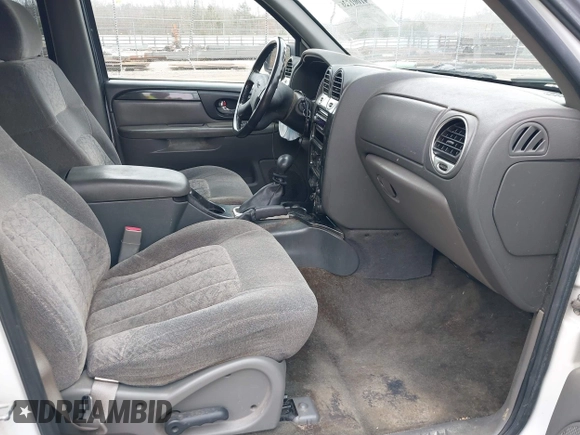 2004 GMC Envoy SLE with VIN 1GKDT13SX42357048, listed as a IAAI auction lot 41601126 with 304,101 mi miles. Bid and sale history available at carsss.com. Image 5.