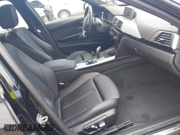 2016 BMW 3 Series 328i xDrive z VIN WBA8E3G59GNT26073, wystawiony jako IAAI lot #42337925 z przebiegiem 110 149 mil mil oraz . Historia ofert i sprzedaży dostępna na DreamBid. Obrazek 5.