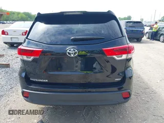 2018 Toyota Highlander LE z VIN 5TDBZRFH7JS889068, wystawiony jako IAAI lot #42220960 z przebiegiem 139 106 mil mil oraz . Historia ofert i sprzedaży dostępna na DreamBid. Obrazek 17.