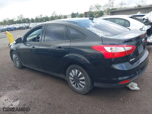 2013 Ford Focus S with VIN 1FADP3E25DL222438, listed as a IAAI auction lot 41948396 with 135,739 mi miles. Bid and sale history available at carsss.com. Image 3.